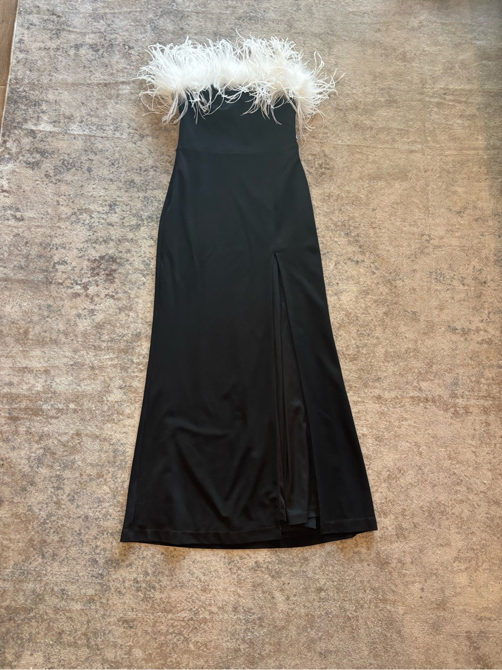 Glamorous Feather-Trim Strapless maxi Evening Gown with leg slit medium